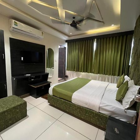 Prime View Hotel Ahmedabad Eksteriør billede
