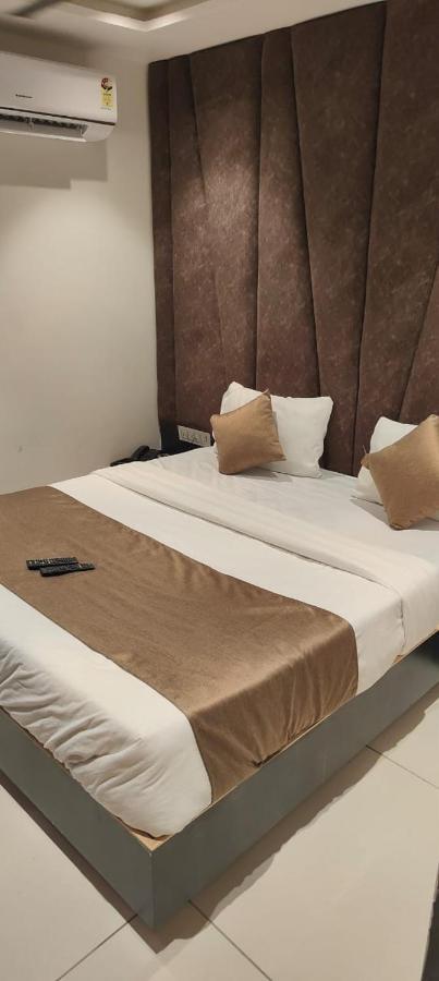 Prime View Hotel Ahmedabad Eksteriør billede