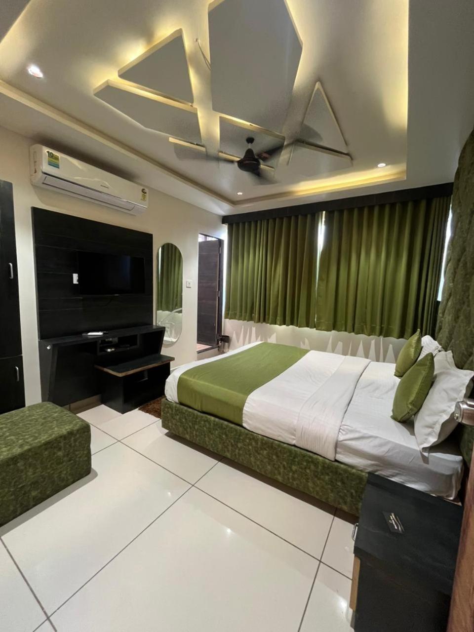 Prime View Hotel Ahmedabad Værelse billede