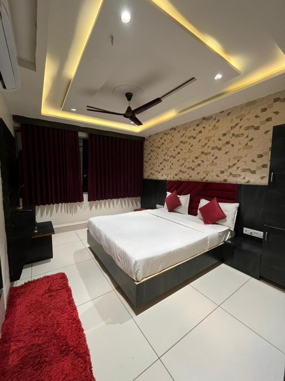 Prime View Hotel Ahmedabad Værelse billede