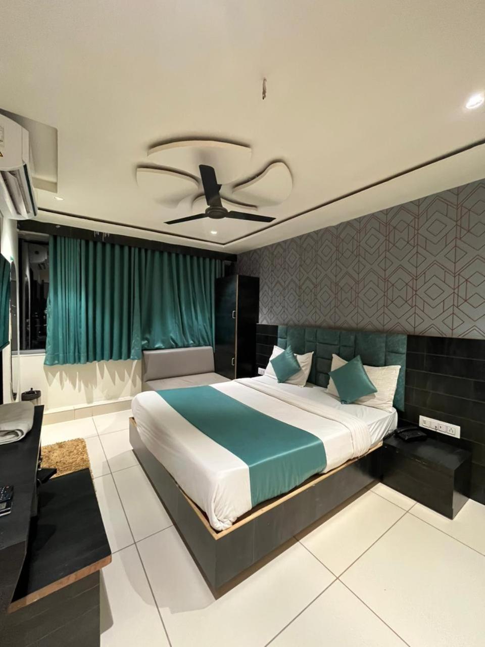 Prime View Hotel Ahmedabad Værelse billede