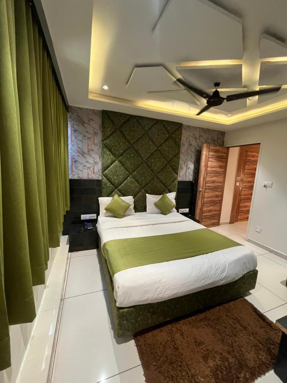 Prime View Hotel Ahmedabad Eksteriør billede
