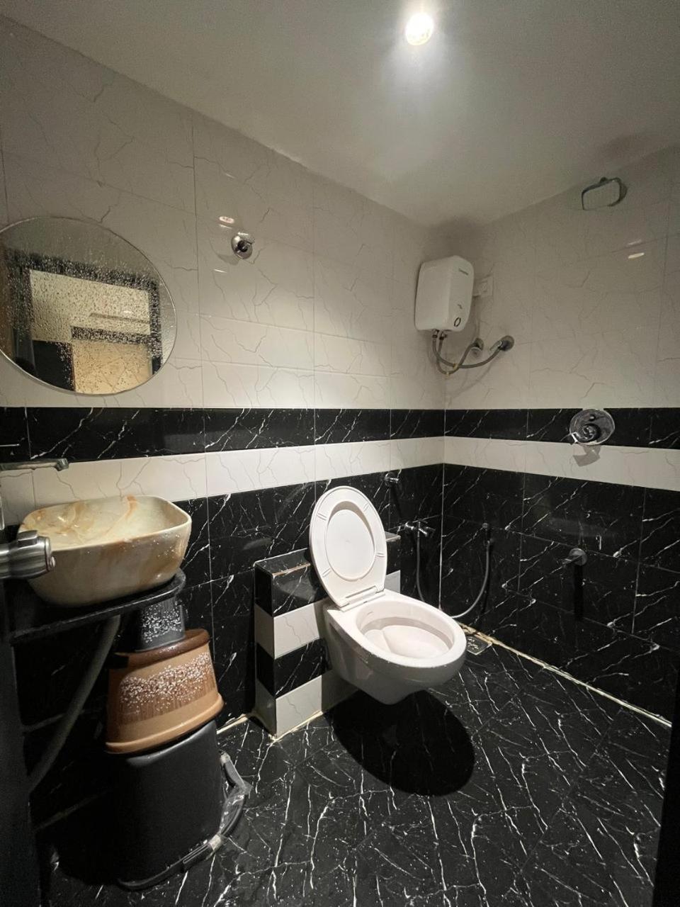 Prime View Hotel Ahmedabad Eksteriør billede